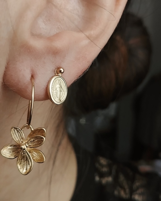 bijoux boucles d'oreilles puce medaille miraculeuse sainte vierge marie plaqué or petites créoles fleur