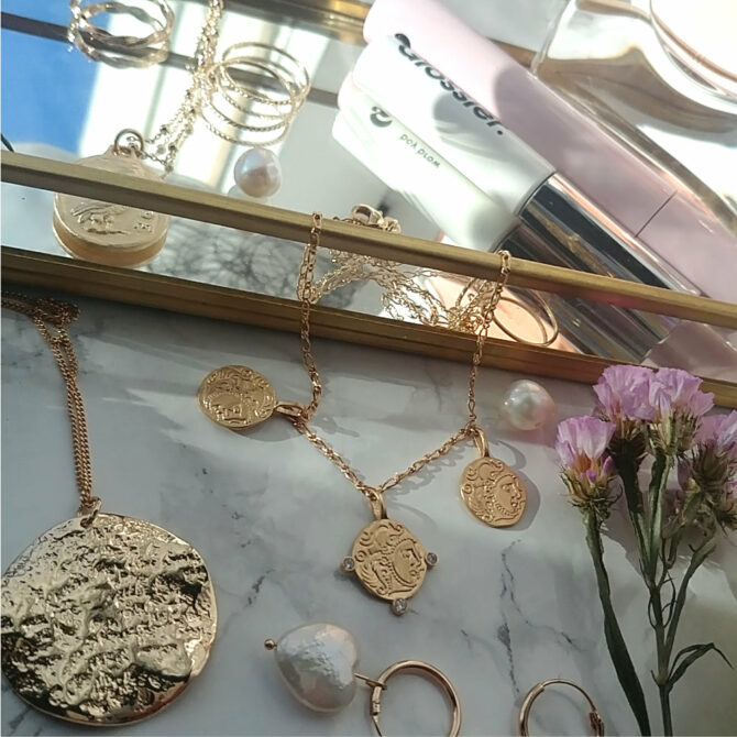 bijou createur tendance bohème collier plaqué or médaille pièce antique