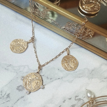 bijou createur tendance bohème collier plaqué or médaille pièce antique
