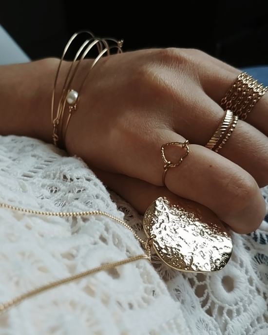 bijoux créateur tendance fait main handmade long collier sautoir grosse médaille martelée gondolée plaqué or jonc semainier bague coeur
