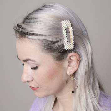 barrette perles brodées tendance accessoire cheveux porté idée coiffure