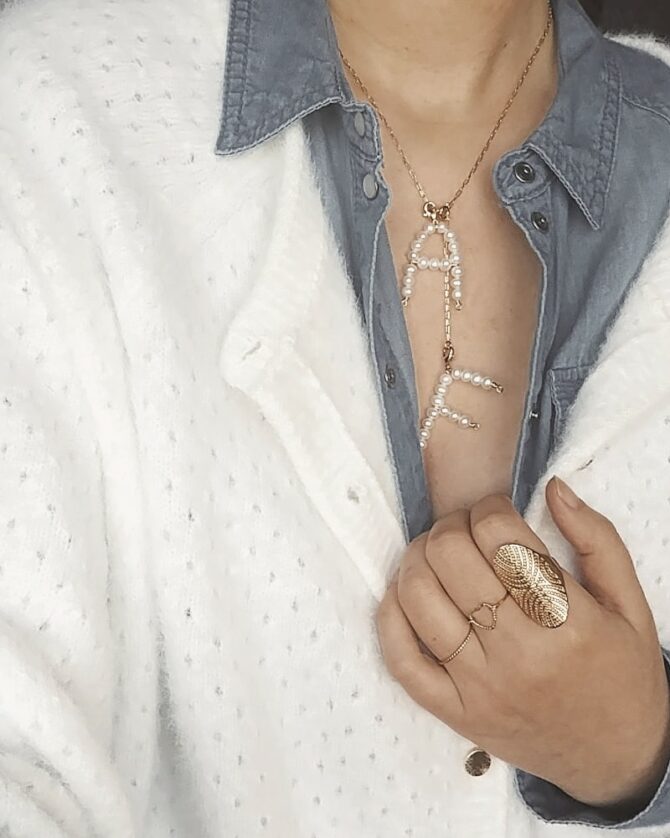 bijoux créateur fait main collier pendentif lettre initiale A F en perles