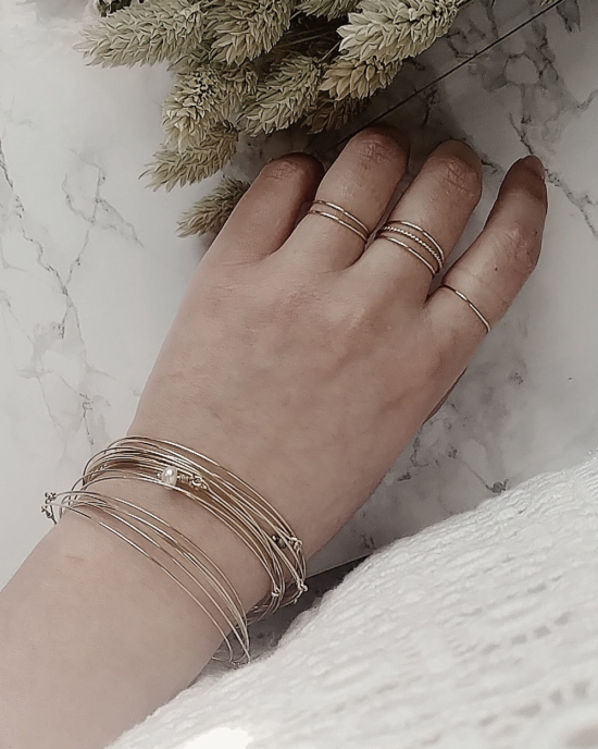 bijoux tendance de créateur fait main plaqué or bague anneaux fins et simples bracelets joncs