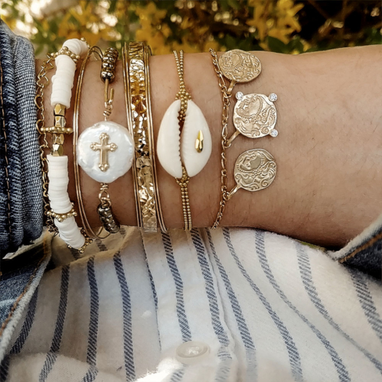 bijoux créateur tendance bohème 7 bracelet jonc semainier plaqué or coquillage cauri perle croix
