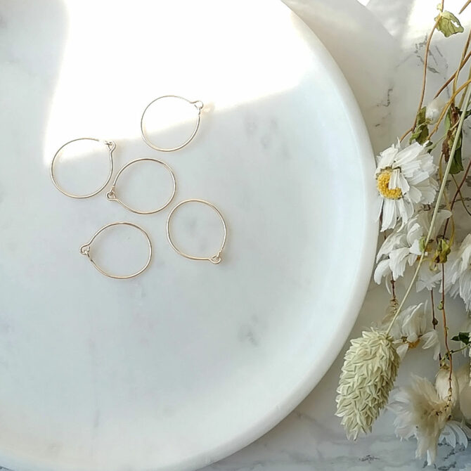bijoux tendance de créateur fait main plaqué or bague anneaux fins et simples