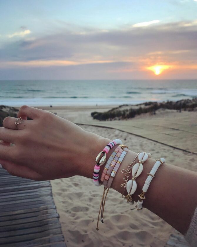 bracelet heishi surfeur blanc perles bohème plaqué or fait main créateur france look instagram flavie bracelets de l'été