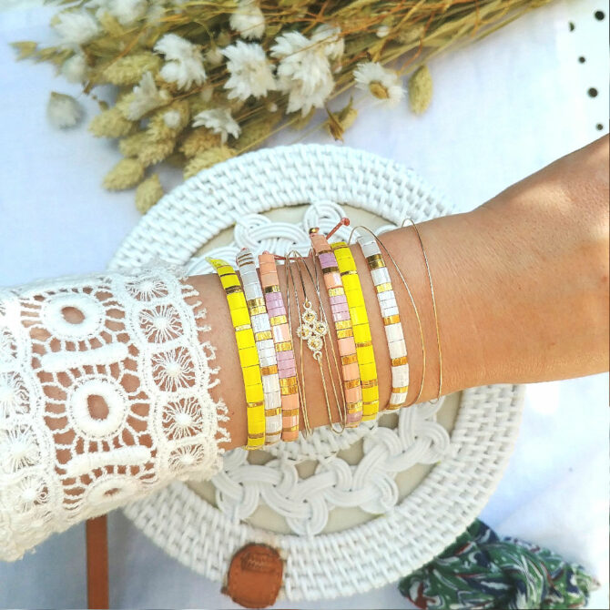 accumulation bracelets tendance perles en verre carrées japonaises miyuki or jaune rose blanc bijoux créateur france fait main