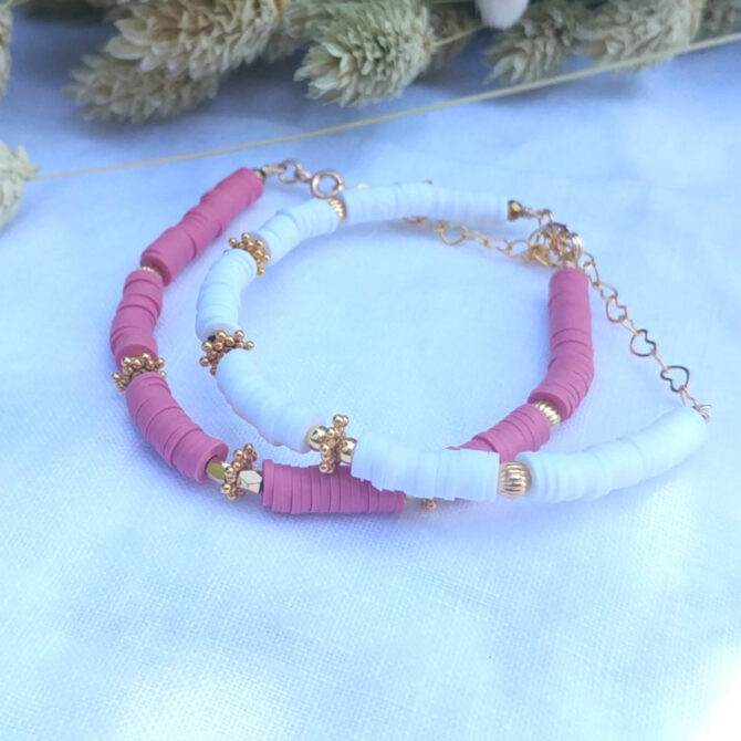 bracelet heishi surfeur blanc et rose perles bohème plaqué or fait main créateur france