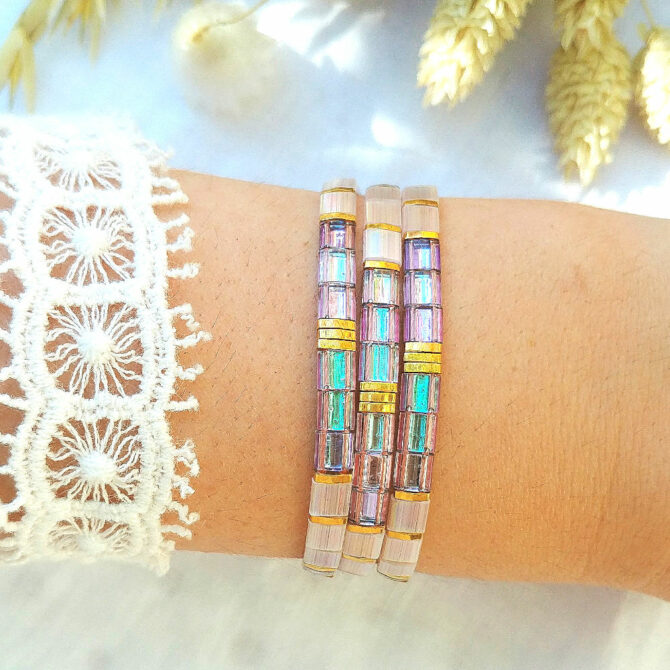 accumulation bracelets tendance perles plates en verre carrées japonaises miyuki or rose et blanc et multicolore bijoux créateur france fait main