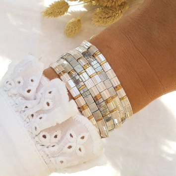 accumulation bracelets tendance perles plates en verre carrées japonaises miyuki or gris blanc bijoux créateur france fait main