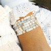 accumulation bracelets tendance perles plates en verre carrées japonaises miyuki or gris blanc bijoux créateur france fait main
