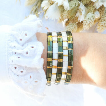 accumulation bracelets tendance perles plates en verre carrées japonaises miyuki or kaki blanc bijoux créateur france fait main