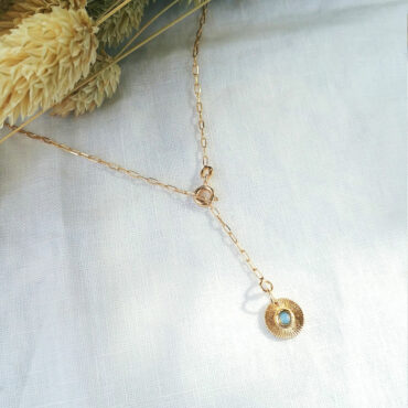 collier Y cravate pendentif médaille soleil pierre de lune plaqué or