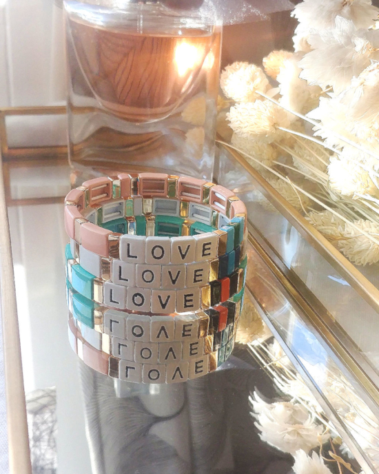 bijoux tendance bracelet perles métal émaillé email mot love bracelet coloré perles carrée plate
