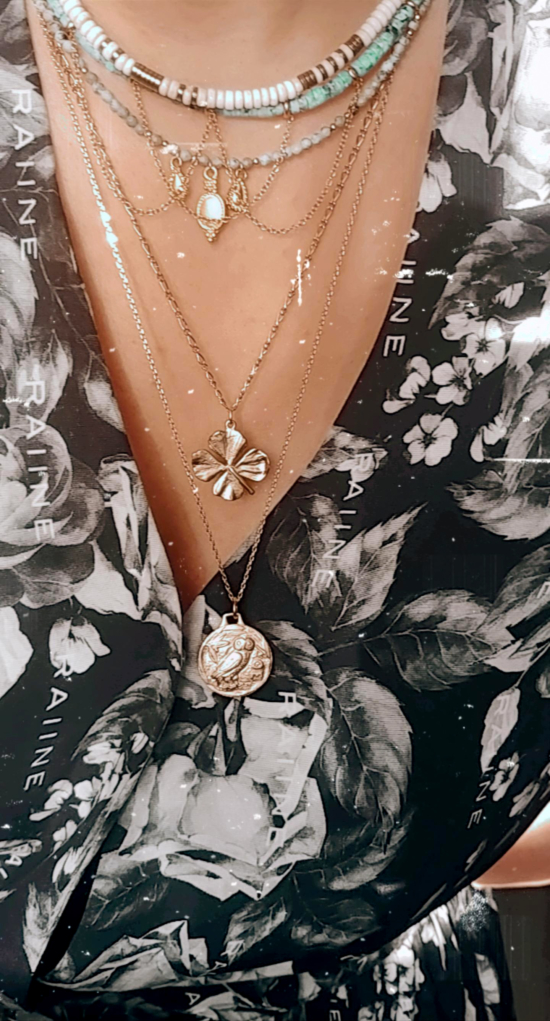 Accumulation collier tendance éte heishi pierre semi précieuse or bohème fait main bijoux créateur france