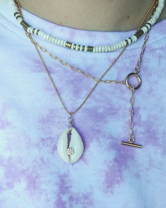 Accumulation collier tendance éte coquillage cauri cowrie heishi pierre semi précieuse or bohème fait main bijoux créateur france