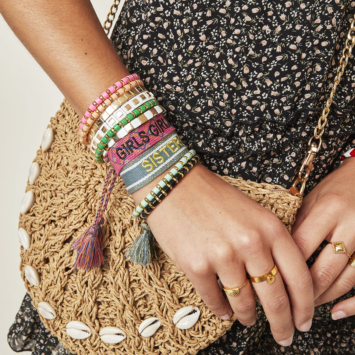 bijoux tendance bracelet brésilien coton tissé mot brodé girls avec pompons