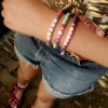 bracelets tendance heishi surfer mot coquillage cauri rose jaune fait main bijoux créateur france