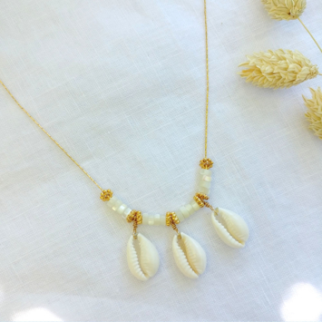 collier tendance coquillage 3 cauri or et nacre fait main bijoux créateur made in france