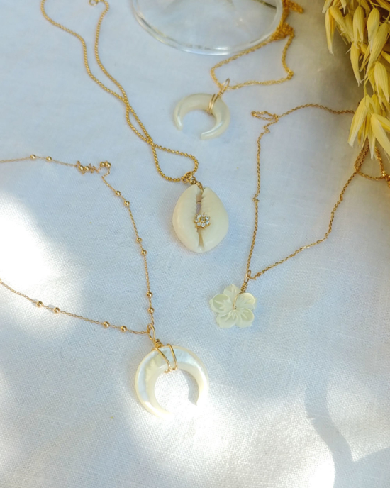 colliers nacre coquillage cowrie cauri bijoux or fait main bijoux créateur