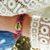 bijoux tendance bracelet brésilien coton tissé mot brodé girls avec pompons cauri or