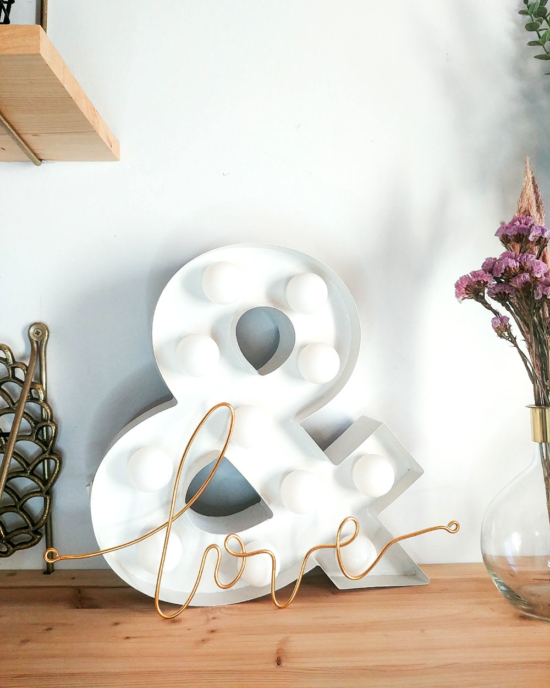 décoration murale et porte bijoux pour ranger ses colliers mot love fait main créateur bijoux france