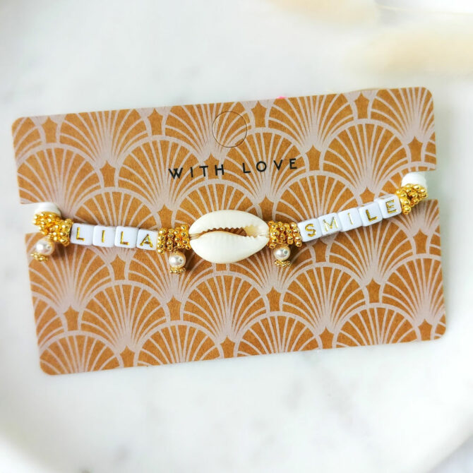 bracelet mot à personnaliser heishi coquillage cauri perles fait main en france créatrice bijoux instagram