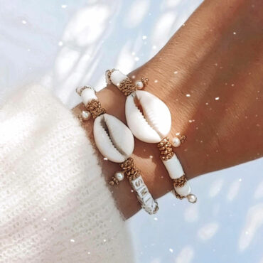 bracelets mot à personnaliser tendance fait main bracelet heishi surfer coquillage cauri bohème bijoux créateur