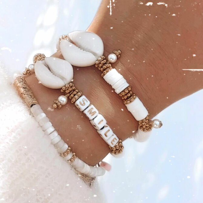 bracelets mot à personnaliser tendance fait main bracelet heishi surfer coquillage cauri bohème bijoux créateur