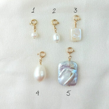 pendentifs charm's breloque perle blanche à accrocher et à personnaliser bijoux créateur français