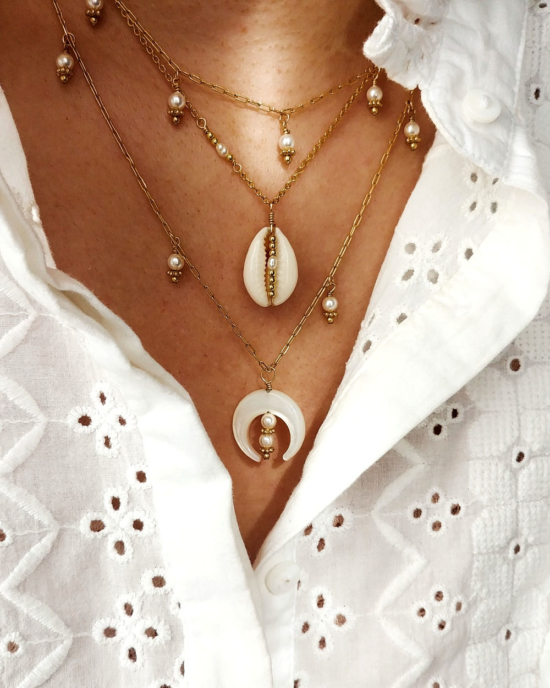 collier tendance été summer corne demi lune nacre coquillage cauri or fait main bijoux créateur made in france