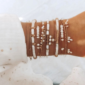 bracelets-nacre-perles-blanc-01 bracelet heishi nacre jonc perle eau douce coquillage cauri bijoux or fait main bijoux créateur