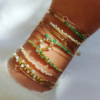 bracelets joncs semainier fin or perles simple destroy tissage pierres précieuses émeraudes et perles nacres blanches or fait main en france bijoux créateur tendance