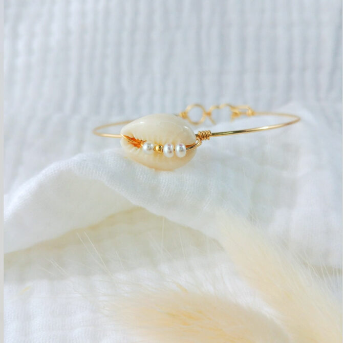 bracelet jonc coquillage cauri perles de culture or tendance été summer fait main bijoux créatrice instagram made in france