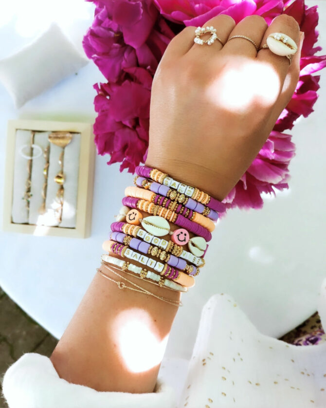 bracelets heishi mot à personnaliser tendance fait main bracelet heishi surfer bohème coquillage cauri été summer bijoux créateur france créatrice instagram