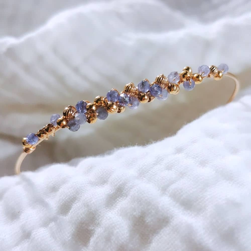 bracelet jonc tissage broderie bijoux pierre gemme tanzanite bleu or fait main bijoux créateur made in france