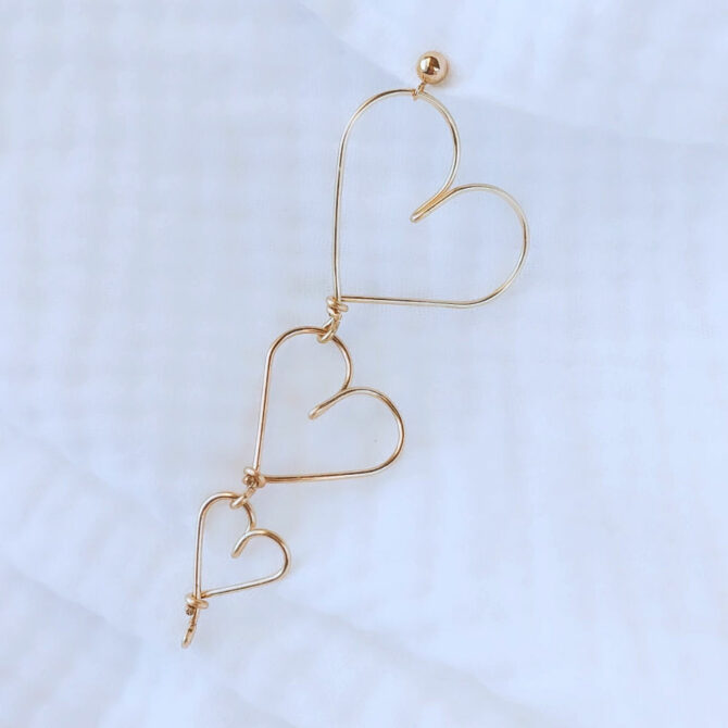 boucle d'oreilles monoboucle longue 3 coeurs fait main en france créatrice bijoux instagram