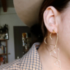 boucle d'oreilles monoboucle longue 3 coeurs fait main en france créatrice bijoux instagram