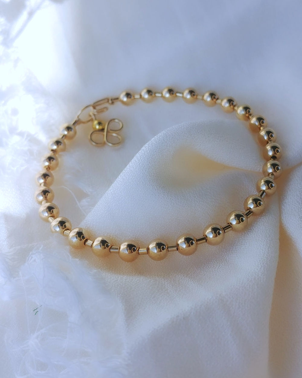 bracelet jonc perles argent ou or fermoir trèfle chance fait main bijoux créateur made in france