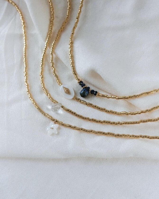 collier tendance perles en verre dorées japonaises miyuki été summer perle de culture fleur nacre cristal pierre gemme lapis lazuli or fait main bijoux créateur made in france