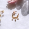 petites créoles simple avec perle de culture boucle d'oreille fait main en france créatrice bijoux gold filled et argent 925