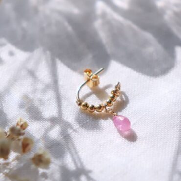petites créoles avec pierre précieuse saphir rose boucle d'oreille fait main en france créatrice bijoux gold filled et argent 925