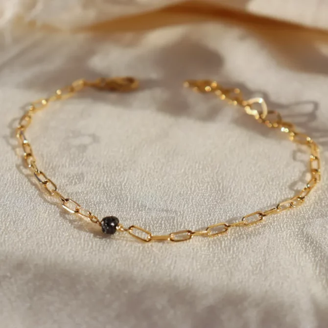 bracelets fin or simple pierre diamant noir fait main en france bijoux créateur tendance gold filled or laminé Créatrice instagram