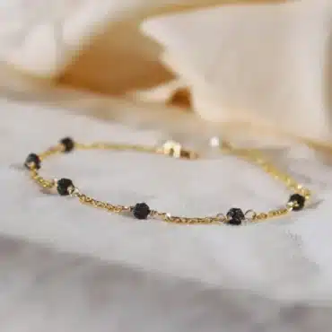 bracelets fin or simple pierre diamant noir fait main en france bijoux créateur tendance gold filled or laminé Créatrice instagram accumulation de joncs stacking