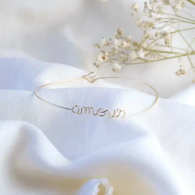 bracelet jonc fin or mot amour et coeur fait main en france bijoux créateur tendance gold filled or laminé Créatrice instagram