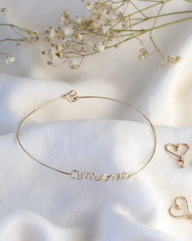 bracelet jonc fin or mot amour et coeur fait main en france bijoux créateur tendance gold filled or laminé Créatrice instagram