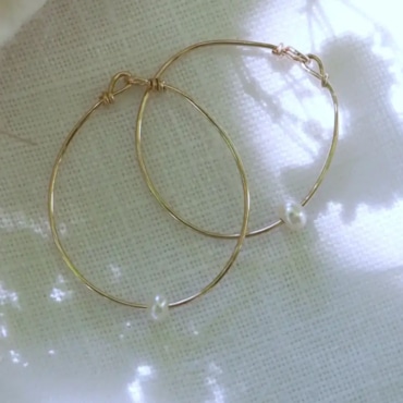 Bague fine simple anneau perle de culture fait main en france bijoux créateur tendance gold filled or laminé Créatrice instagram