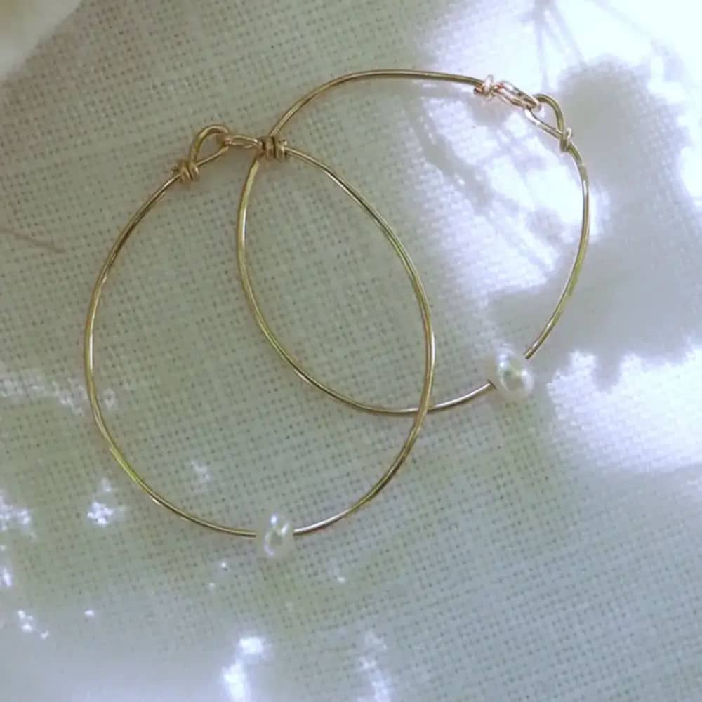 Bague fine simple anneau perle de culture fait main en france bijoux créateur tendance gold filled or laminé Créatrice instagram