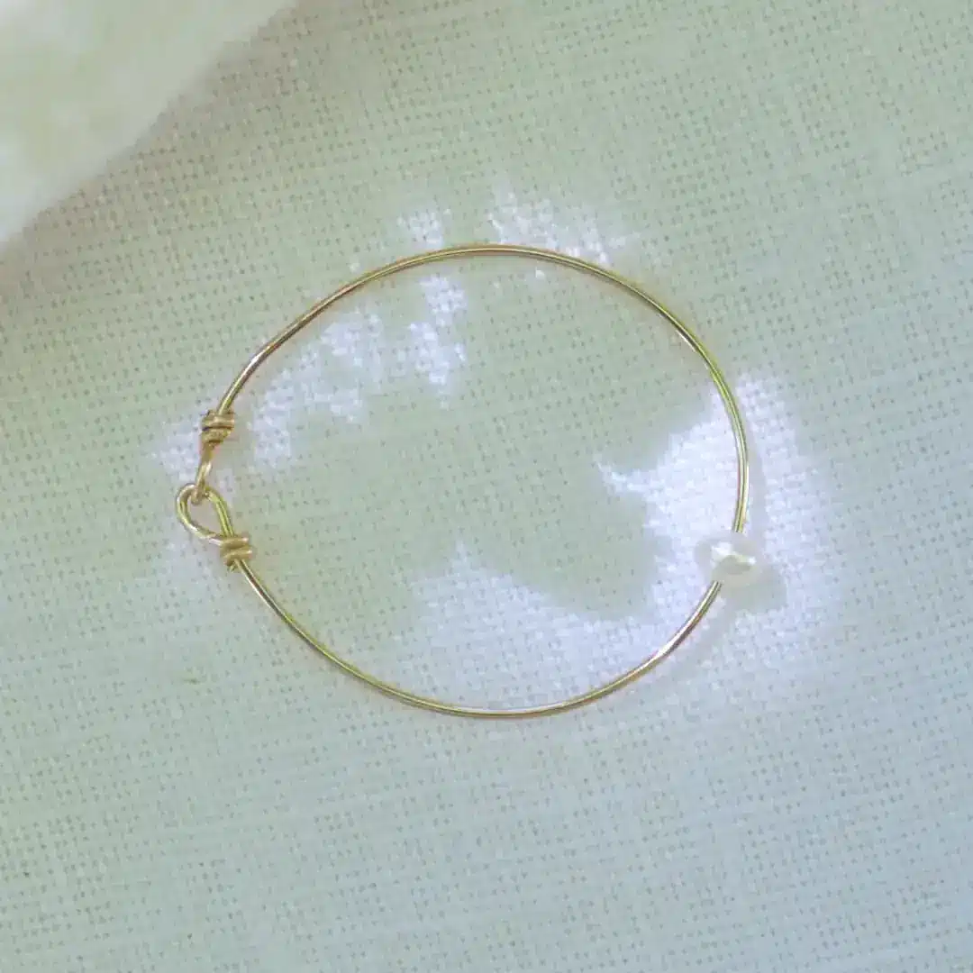 Bague fine simple anneau perle de culture fait main en france bijoux créateur tendance gold filled or laminé Créatrice instagram