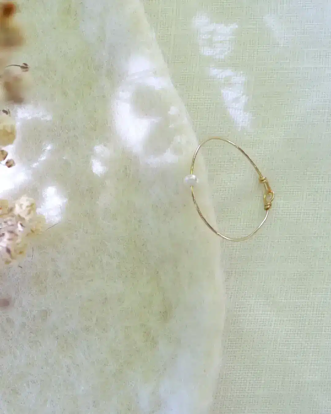 Bague fine simple anneau perle de culture fait main en france bijoux créateur tendance gold filled or laminé Créatrice instagram